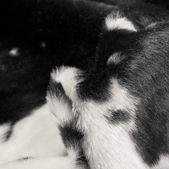 Luxe Home Decor Classic Faux Hide Rug | 1-Piece | black & white | 4.25'x'5 - Picture 3 of 3